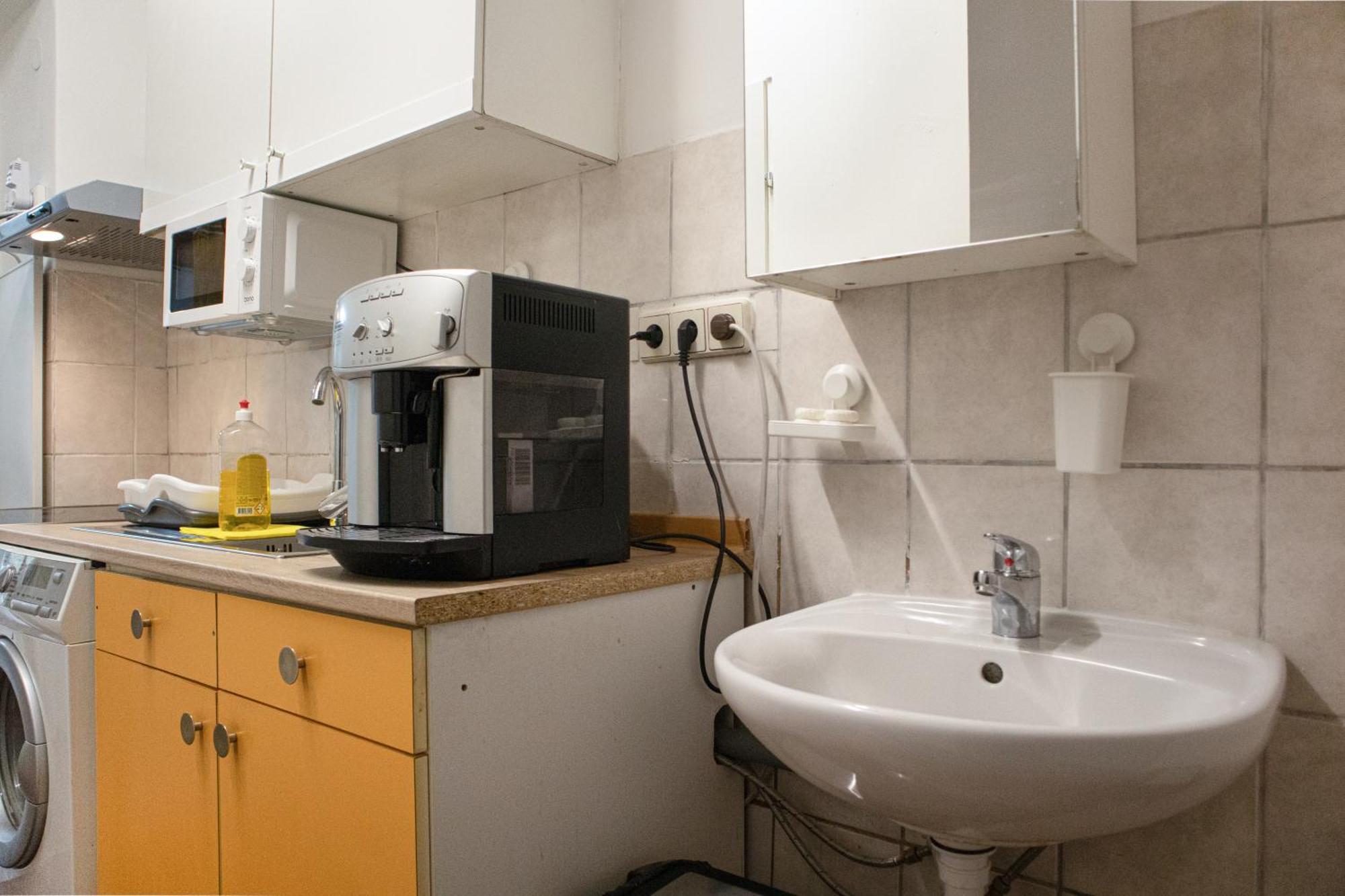 Affordable 1br Next To Millennium Tower Apartment Vienna