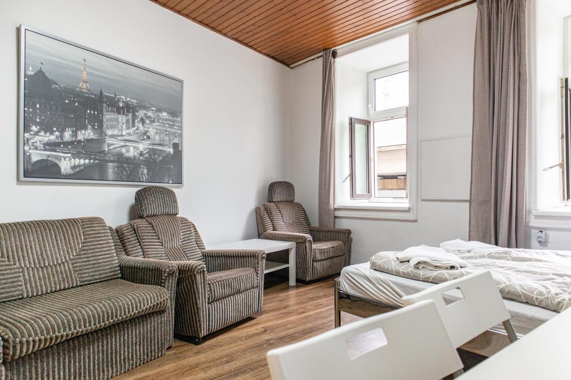Affordable 1br Next To Millennium Tower Apartment Vienna